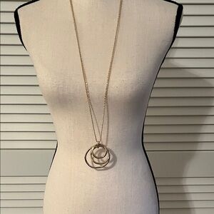 Elegant Gold-Tone Necklace with Interlocking Rings